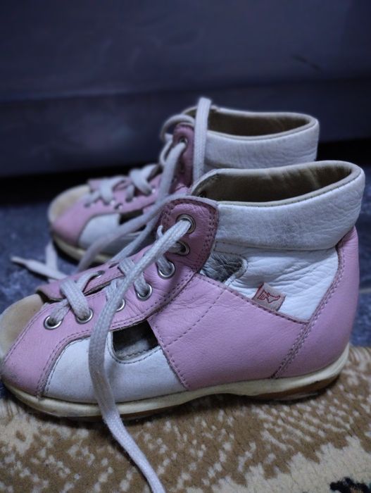 Продам обувь на девочку