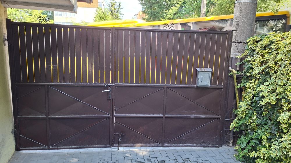Porți metalice din țeava rectangulară