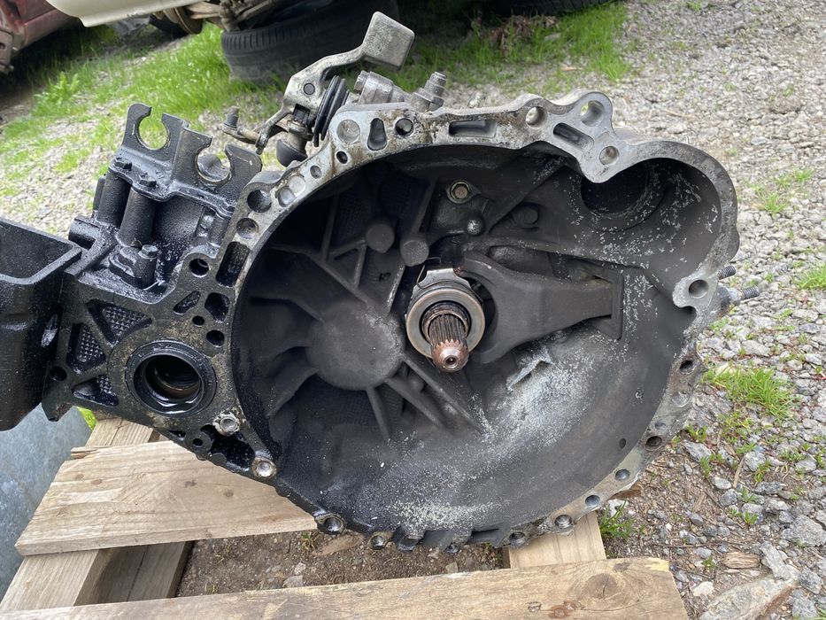 Ръчна скоростна кутия/5ск/ за Toyota Avensis,T25