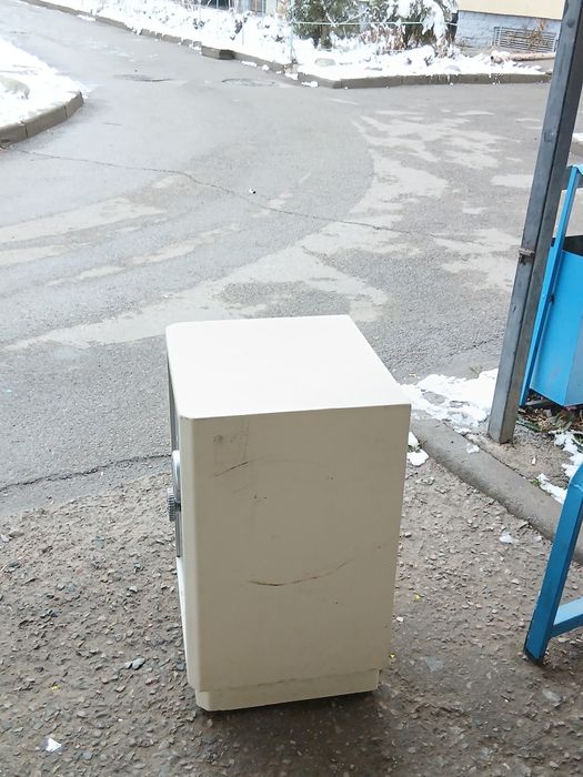 Продам металический сейф