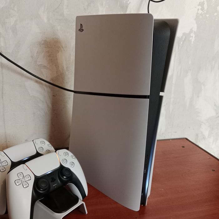 Продам PlayStation 5slim новоя
