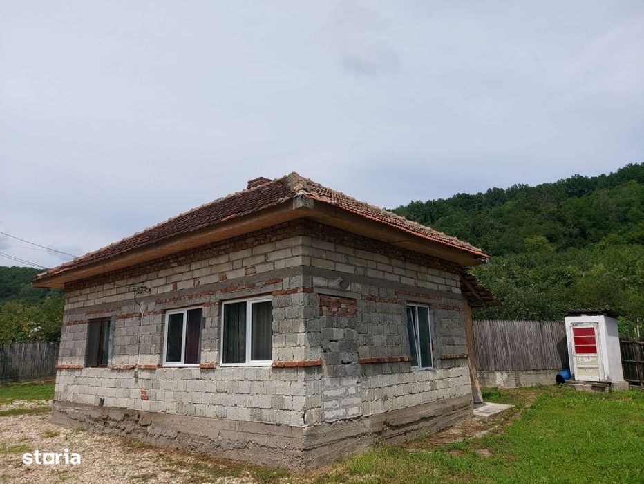 Casa de terminat in Bascov-Valea Ursului/strada Salcamilor