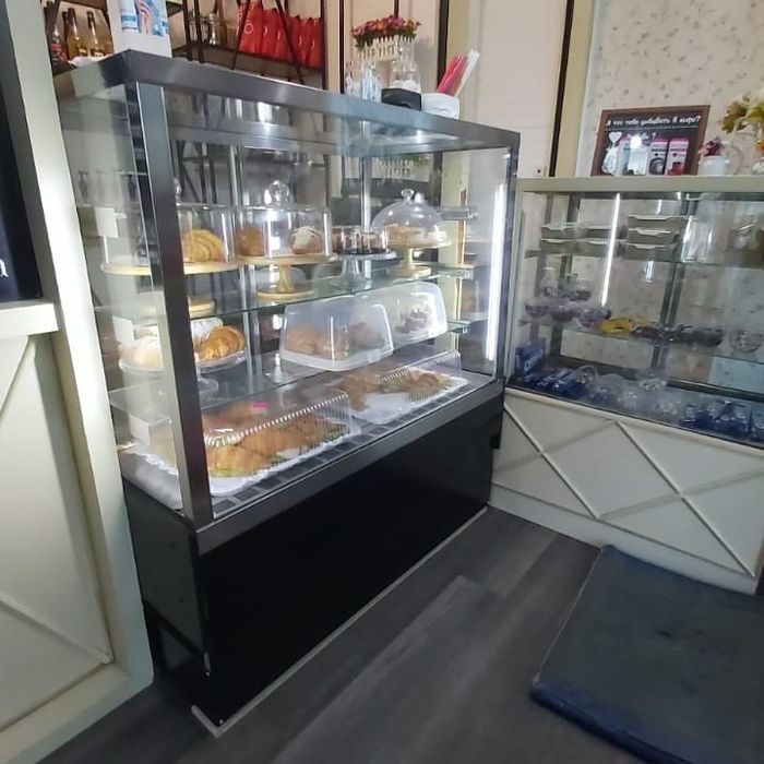 Кондитерский холодильник, витринный холодильник