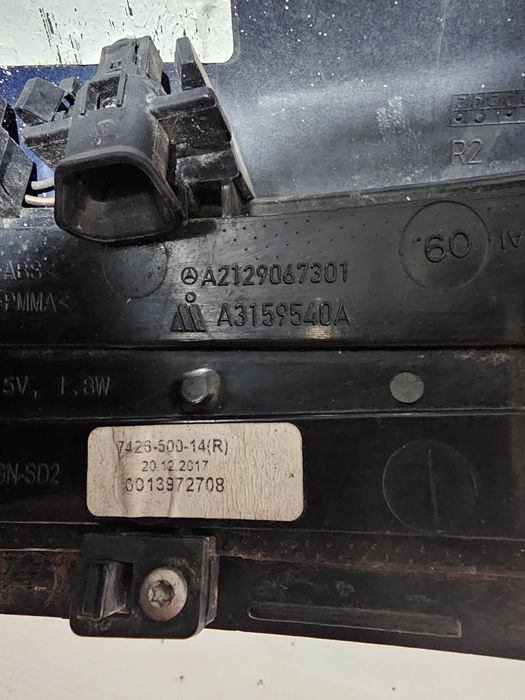 Capac + semnal oglinda dreapta Mercedes W212 W176 W156 W117 W221