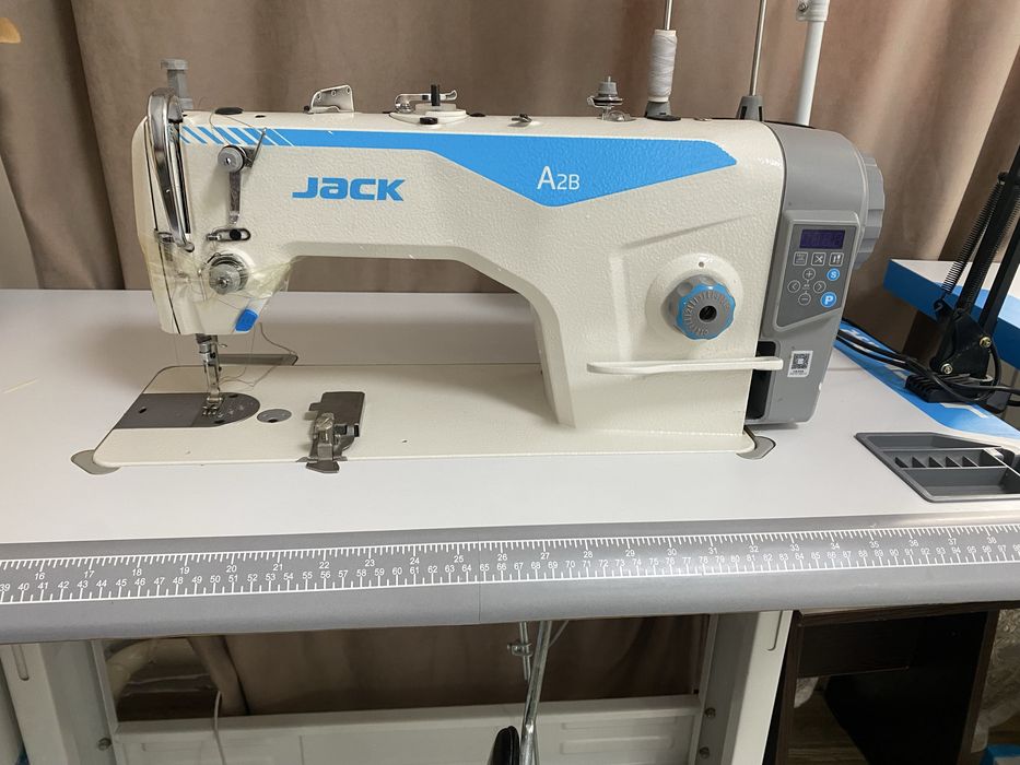 Продам швейную машинку jack