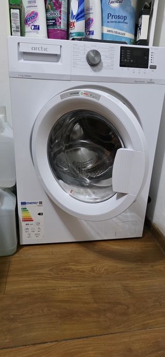 Vând masina de spalat Arctic
