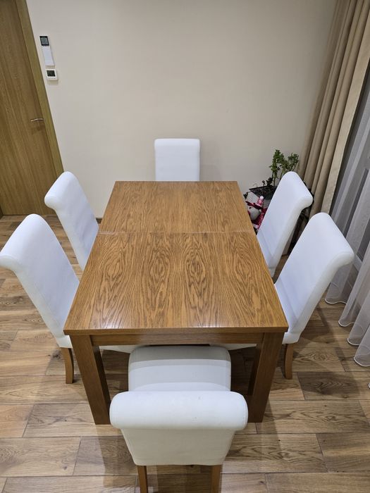 Трапезна маса без столове