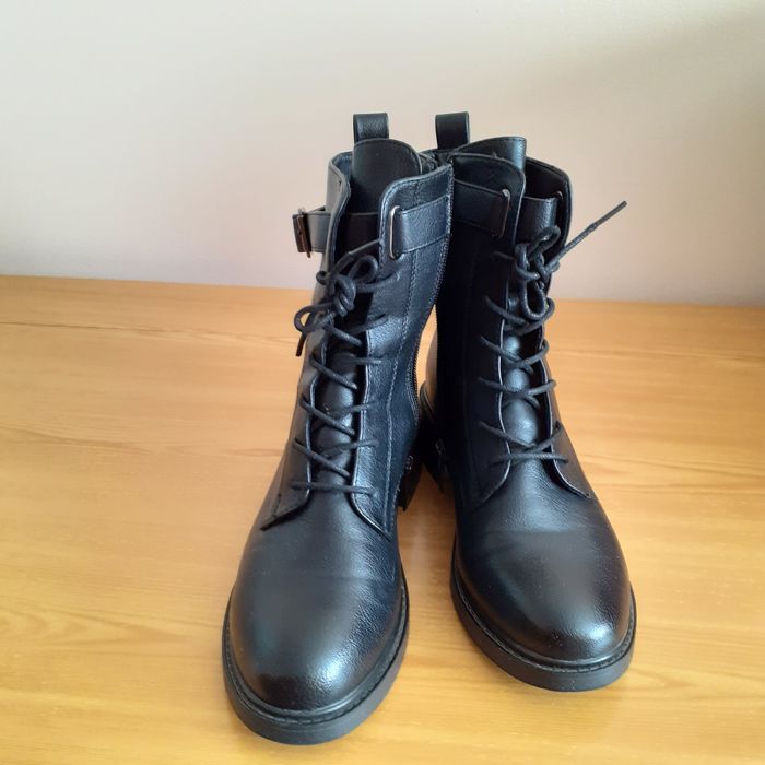 Продам женские ботиночки