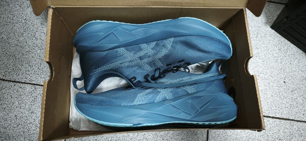 Маратонки Asics Novablast 5