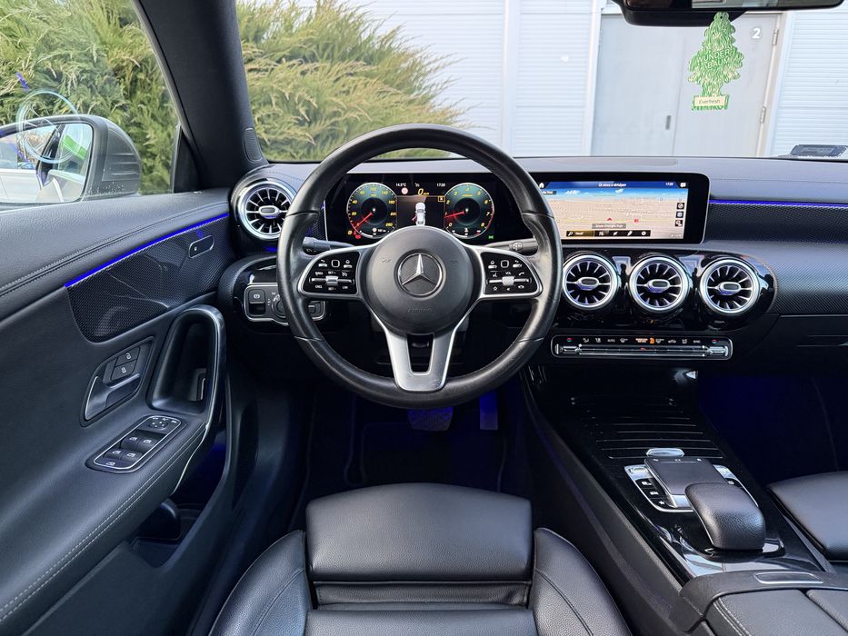Mercedes-Benz~CLA 180~Burmester~Lumini Ambientale~Lane Assist~2020