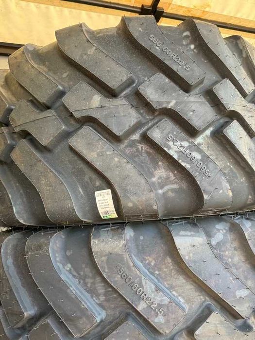 Anvelope noi radiale 560/60R22.5 pentru remorca marca BKT