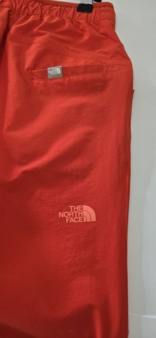 Дамски оригинални къси панталонки.  Като нови.   THE NORTH FACE