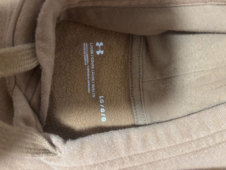 Продавам мъжко худи under armour