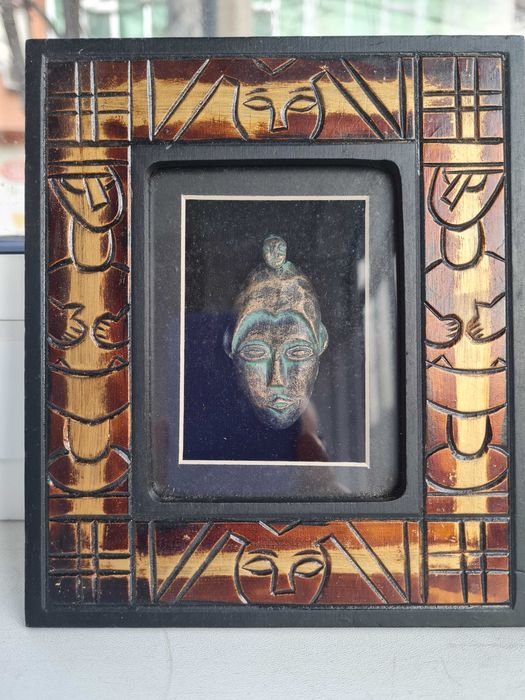 Африканска кутия за сенки.