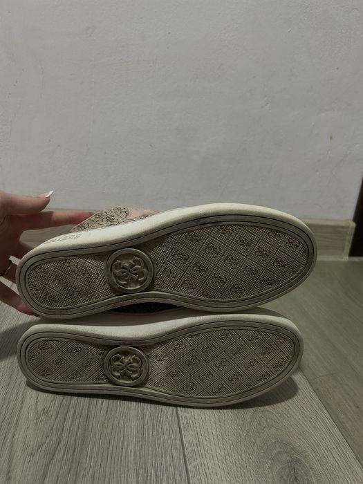 adidasi  Guess