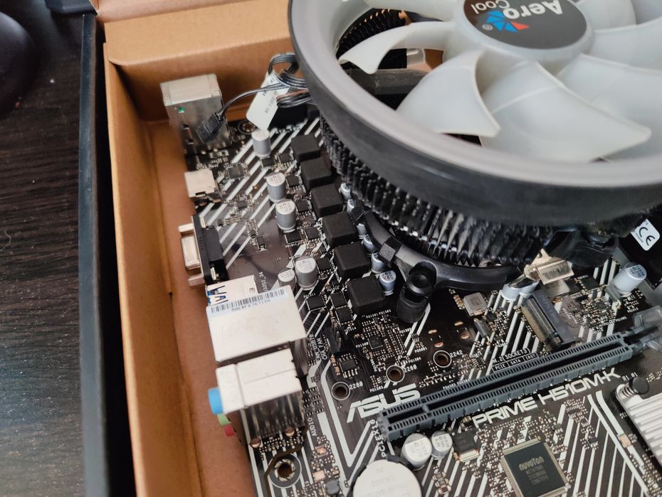 I5 10400f cu 24 gb ram si cooler aero cool si placa de baza asus