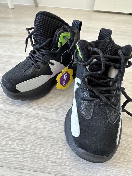 Продам новые ботинки