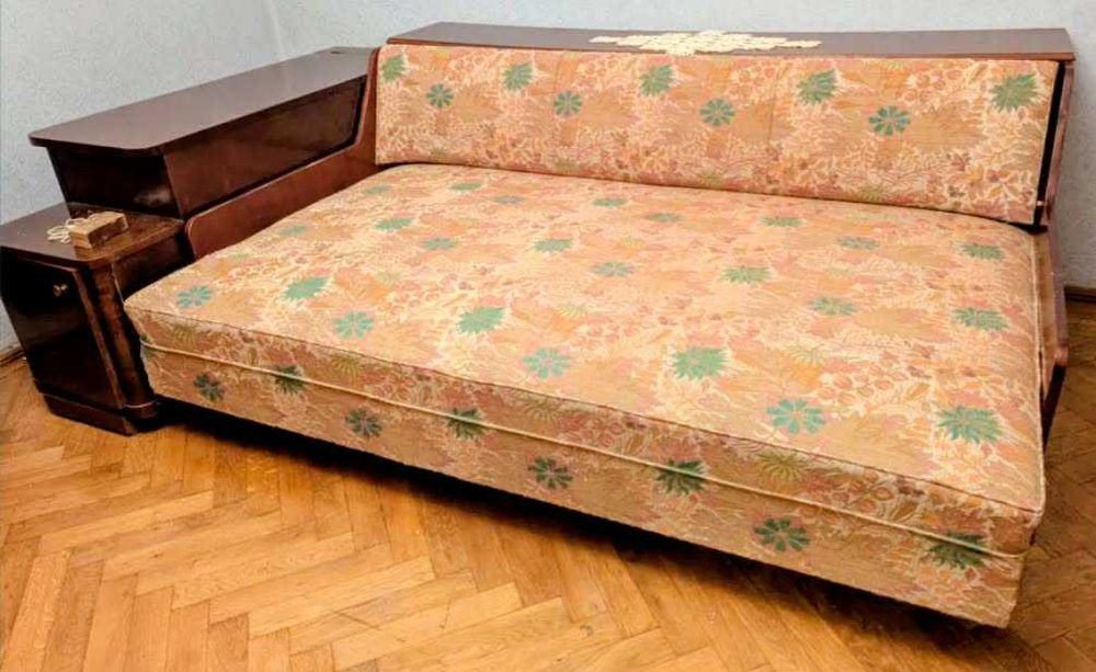 Canapea extensibila/recamier vintage+lada de zestre– stare perfecta