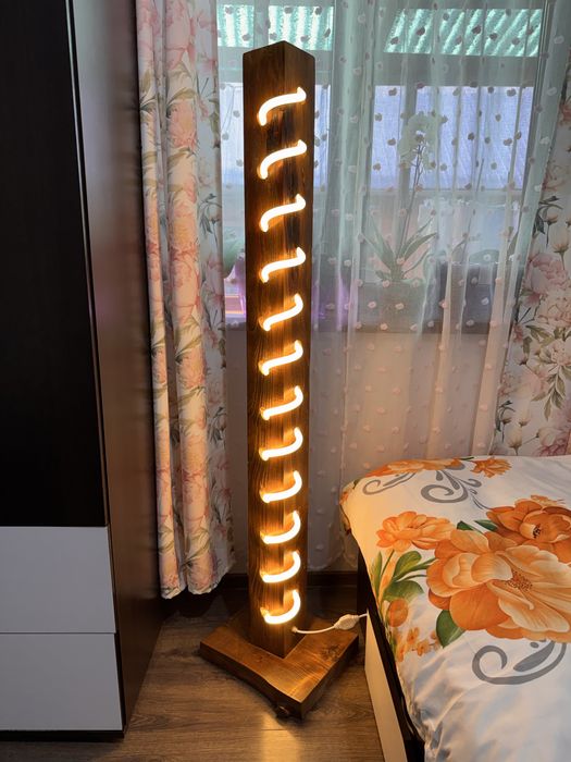 Lampa de podea din lemn masiv cu iluminare led