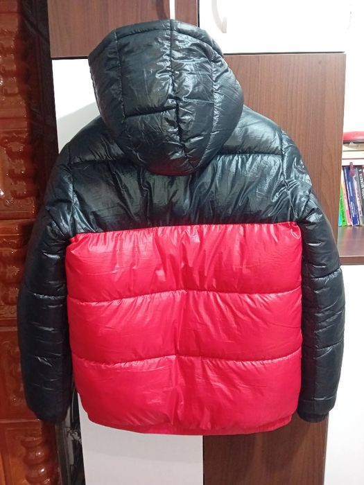 Geacă Guess puffer (mărimea S-M)