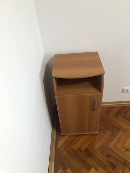 Vând noptieră LEM’S, stare foarte bună.