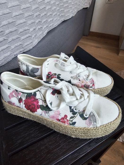 Нови сандали, чехли и еспадрили.- ТОММУ Jeans, GANT, DKNY, UGG, RL