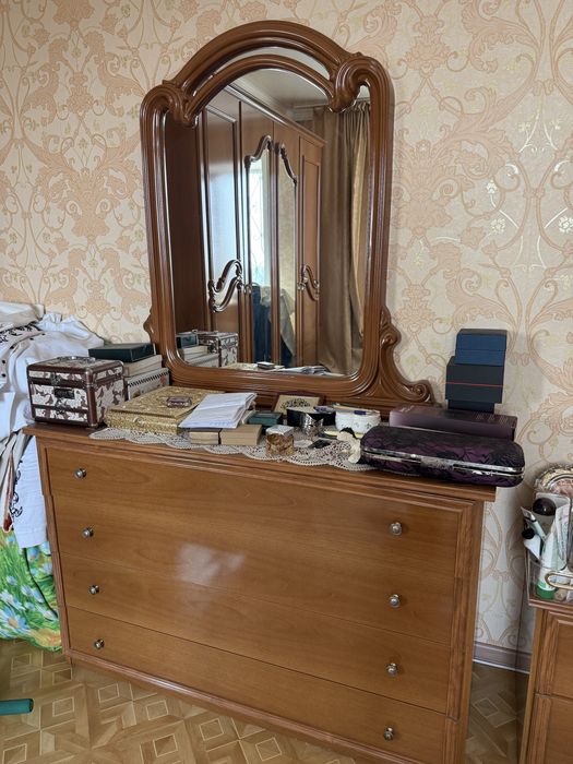 Продам спальный гарнитур