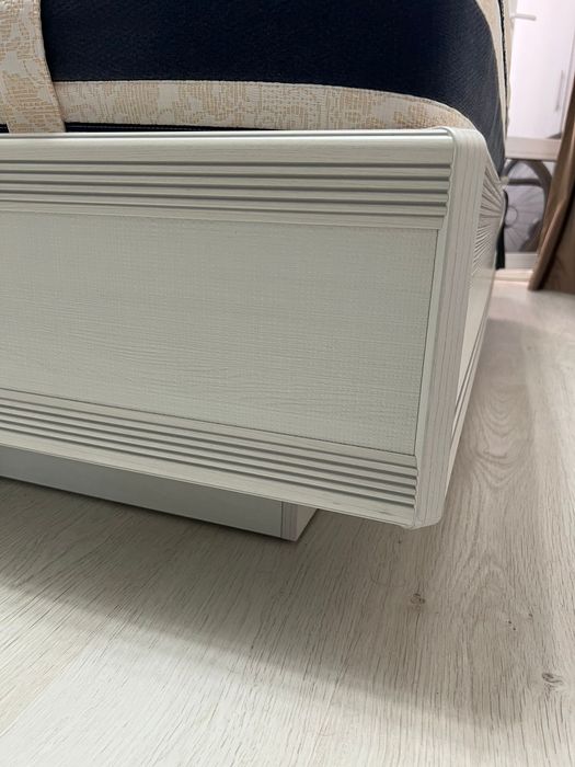 Двуспальная кровать