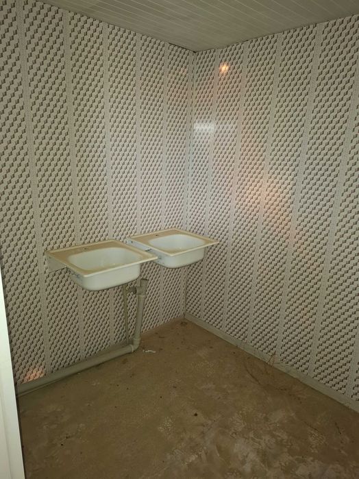 Контейнер предусмотрен под туалет