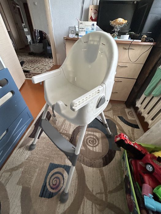 Стул детский продам