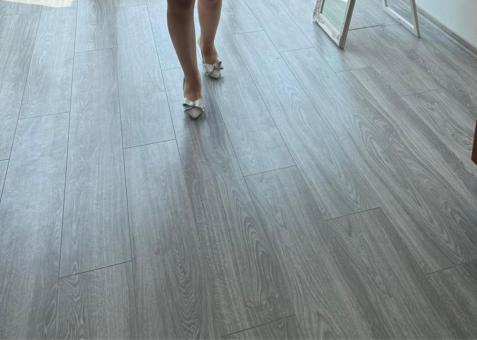 Rochie de mireasa, voal si pantofi