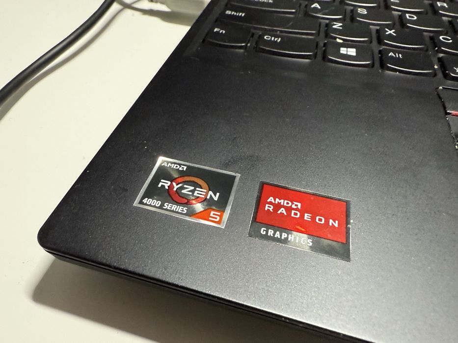 Thinkpad e 15 , 256 ssd , 24 GB RAM impecabil