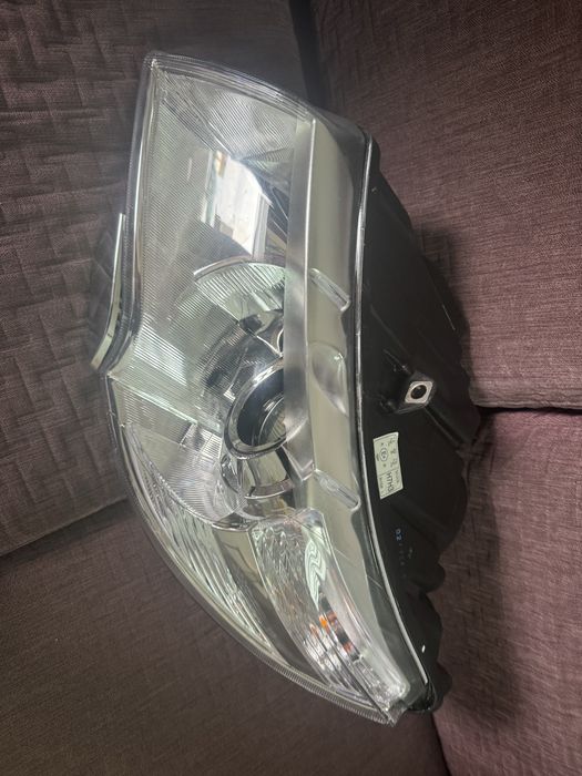 Продавам фар за шкода Супърб