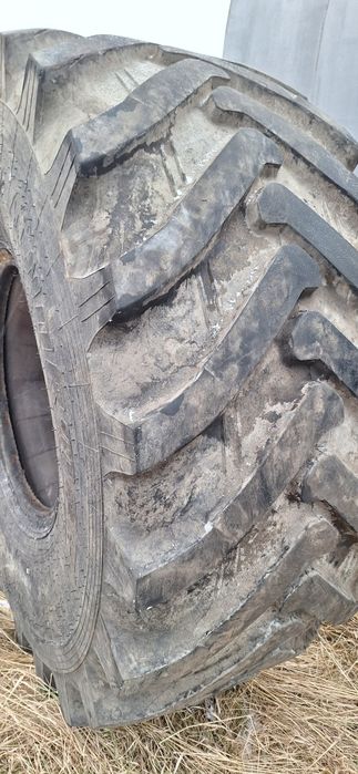 Продам шины б/у на трактор К - 700.