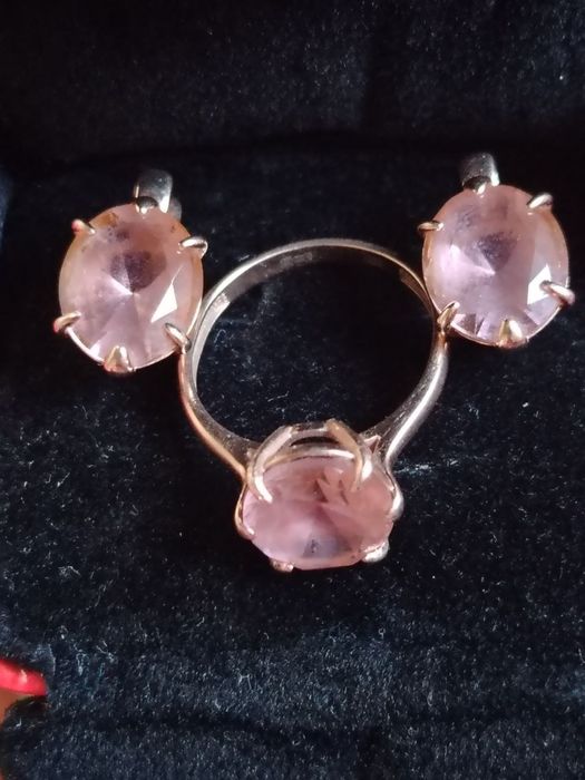 Chiroyli uzuk xalqa koplekt tilla