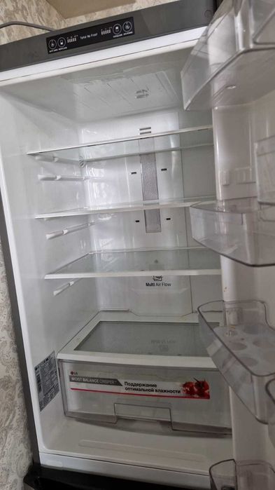 Продам холодильник двух камерный LG