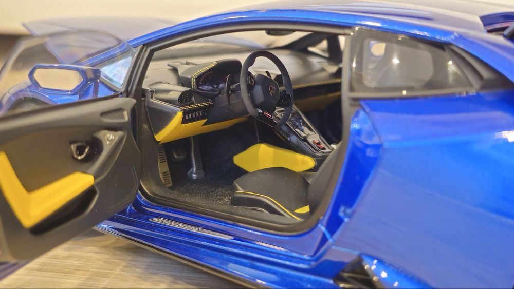 1:18 Колекционерски модели 1:18 Autoart Minichamps LCD