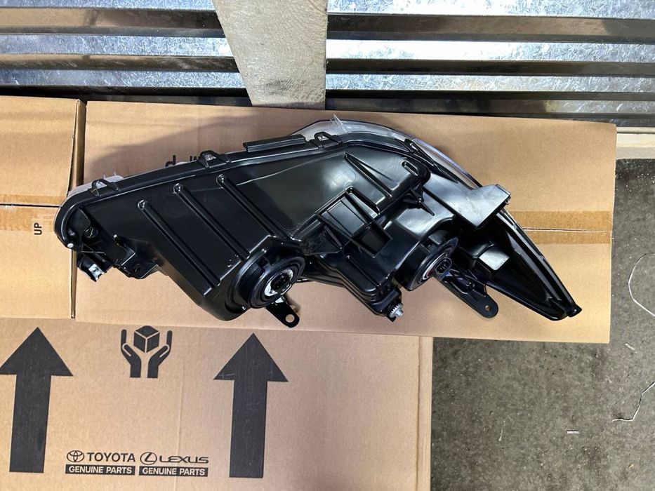 Фара на Камри 55 Американец (Тайвань).