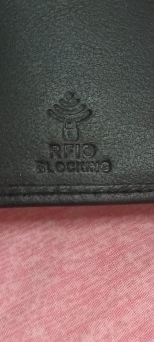 Portofele noi din piele naturala