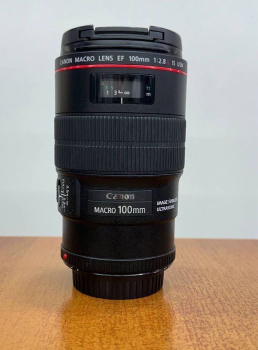 Canon EF 100mm Macro F 2.8 is usm