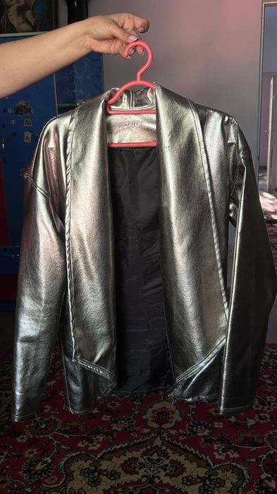 Продам пиджак на девочку