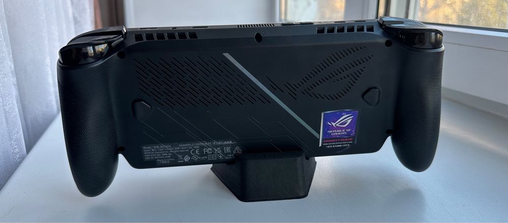 Продам или обменяю игровую приставку ASUS ROG XBOX Ally X