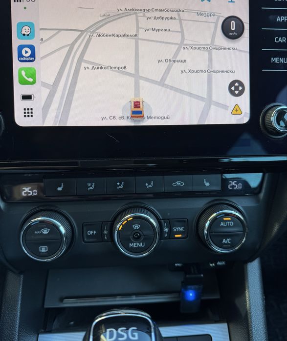 Безжичен адаптер за CarPlay и AndroidAuto