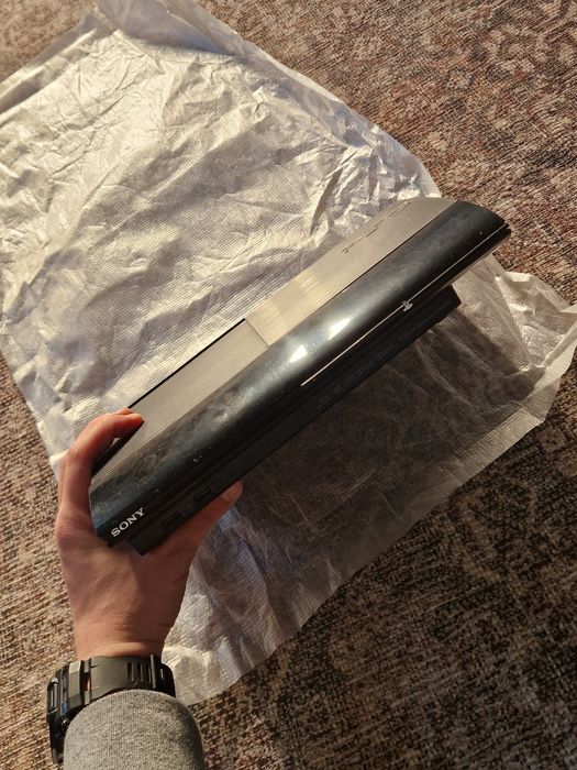 PlayStation 3 Super Slim 12GB + FIFA 17, 18, 19 – stare bună