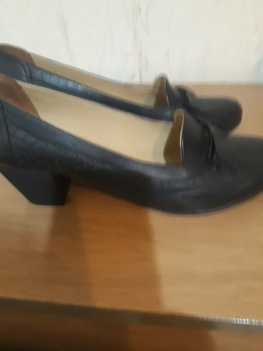 Нови естествена кожа обувки