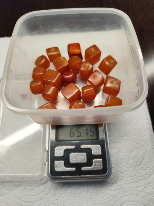 Продам янтарные бусины