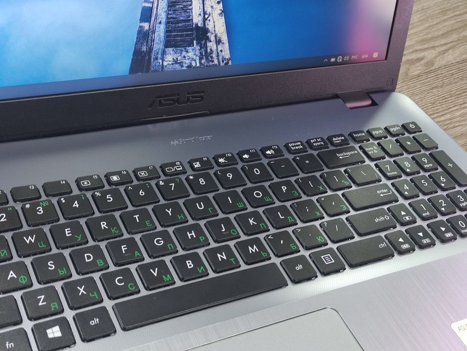 Ноутбук Asus учебы, игр: Roblox и тд