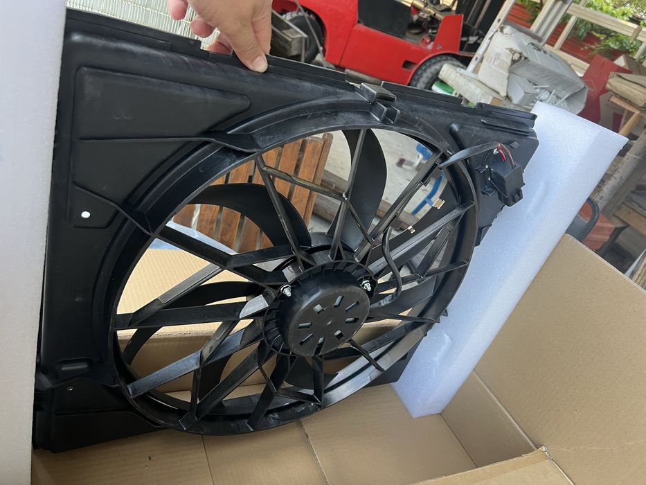 Перка радиатор Grand Cherokee wk2