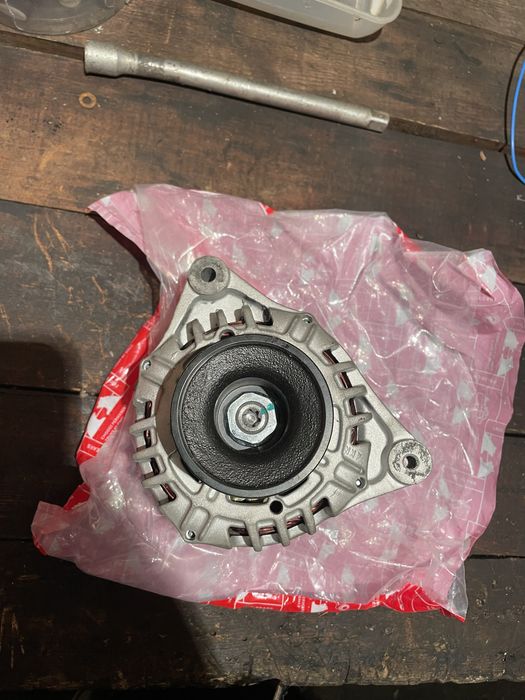 Генератор Ауди 80 б3 новый