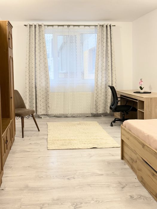 Închiriez apartament